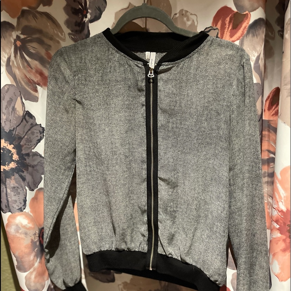 Shear blouse with zipper. Cute with jeans or dress pants.